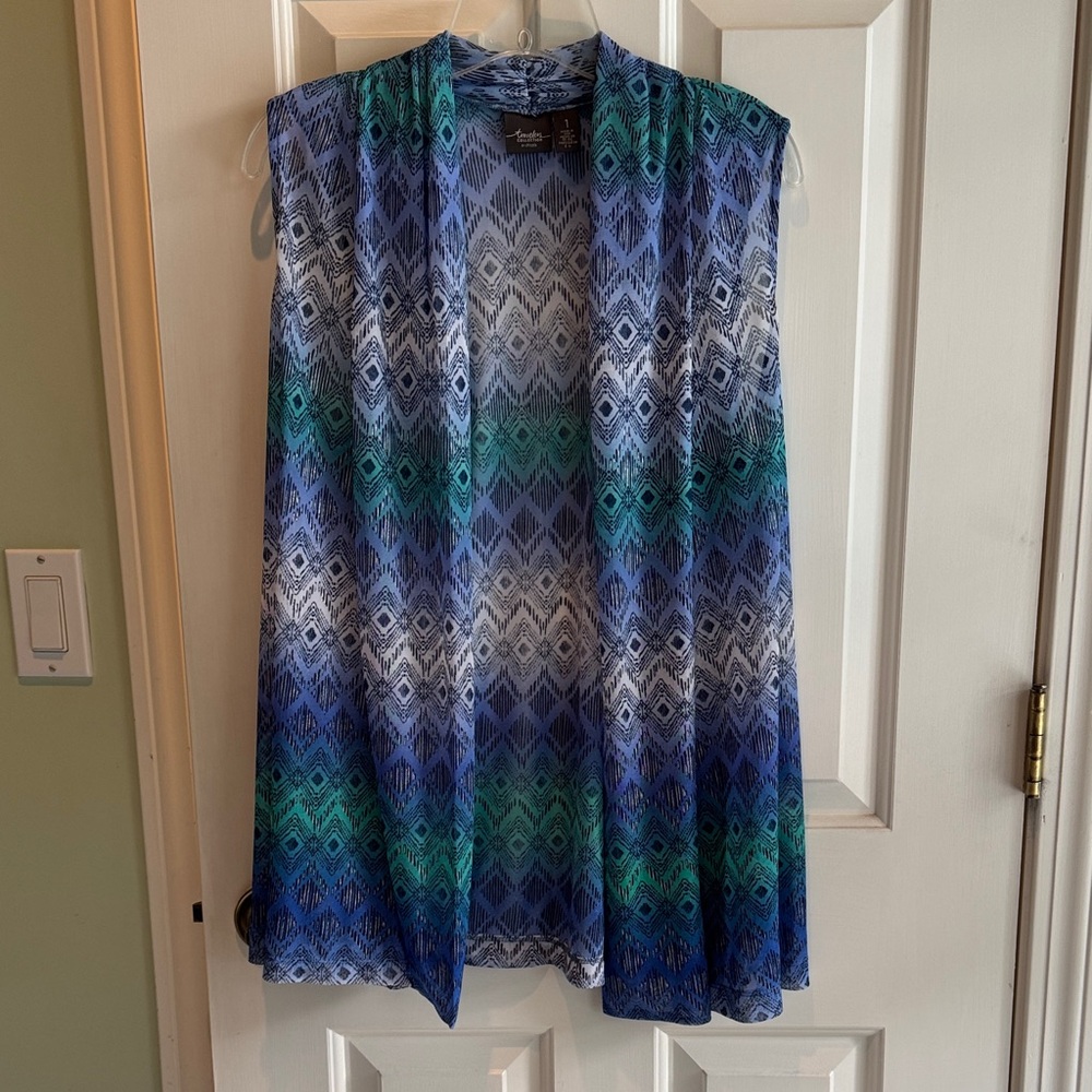 Travelers Collection by Chicos sheer Blue and Green Geometric Tunic